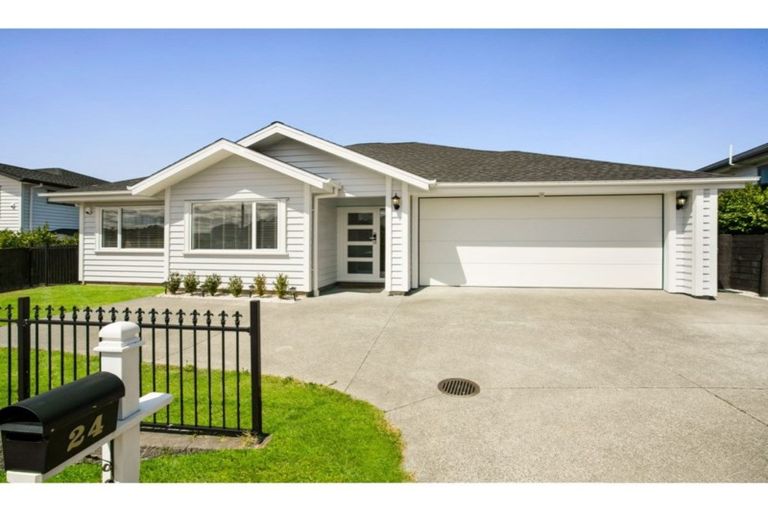 Photo of property in 24 Woodridge Drive, Stanmore Bay, Whangaparaoa, 0932