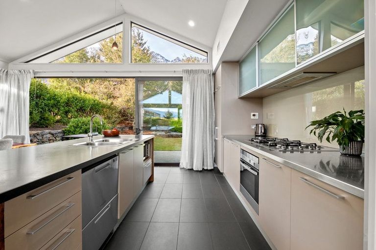 Photo of property in 4 Jackby Court, Jacks Point, Queenstown, 9371