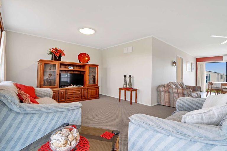 Photo of property in 100 Pukehina Parade, Pukehina, 3189