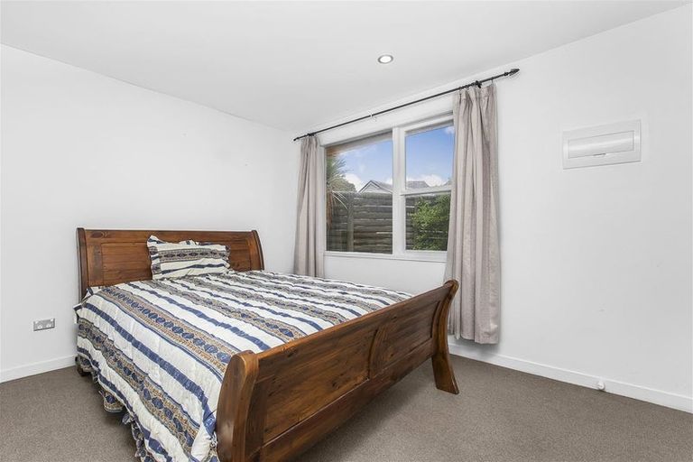 Photo of property in 561c Glenfield Road, Glenfield, Auckland, 0629