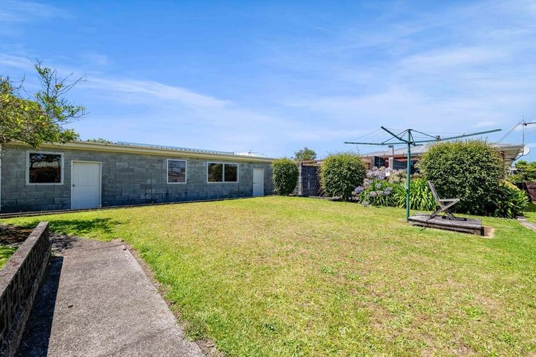 Photo of property in 8 Kennedy Place, Merrilands, New Plymouth, 4312