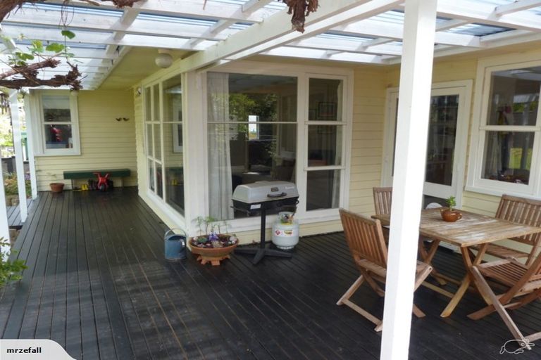 Photo of property in 68 Lake Road, Northcote, Auckland, 0627