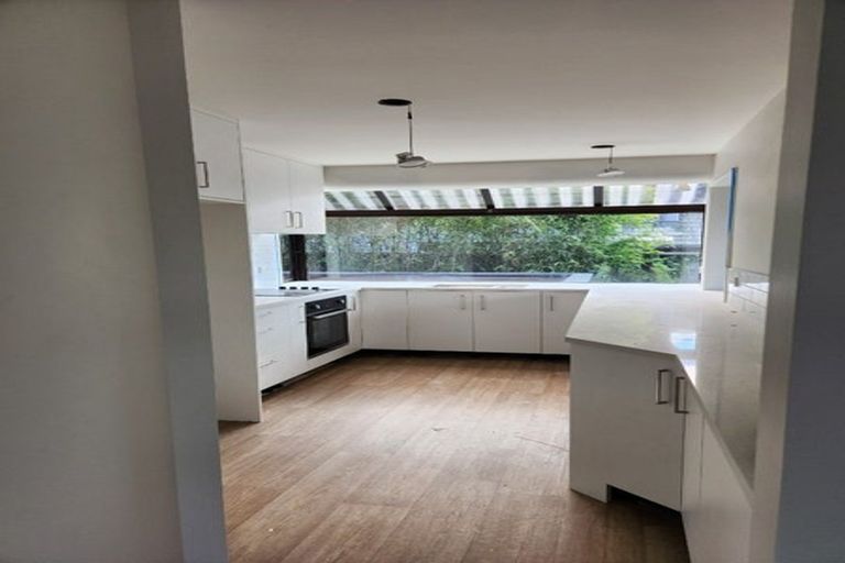 Photo of property in 2/10 Northumberland Avenue, Belmont, Auckland, 0622