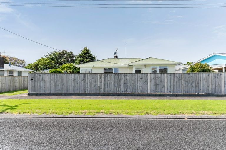Photo of property in 13 Parris Street, Waitara, 4320