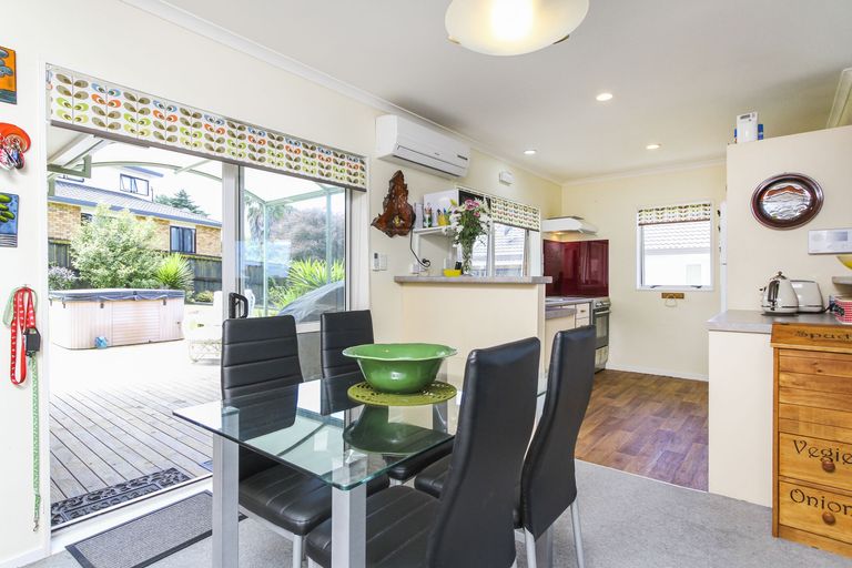 Photo of property in 62 Garton Drive, Massey, Auckland, 0614