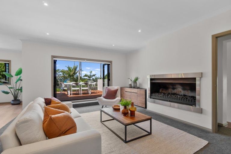 Photo of property in 4 Glenoaks Rise, Mellons Bay, Auckland, 2014