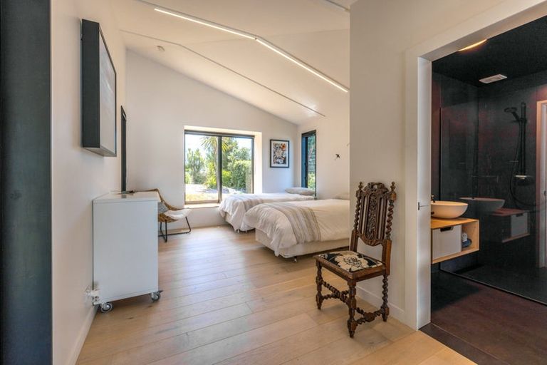 Photo of property in 70 Queens Drive, Oneroa, Waiheke Island, 1081