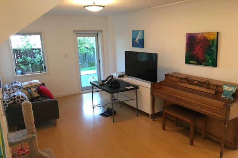 Photo of property in 31a Forrest Hill Road, Milford, Auckland, 0620