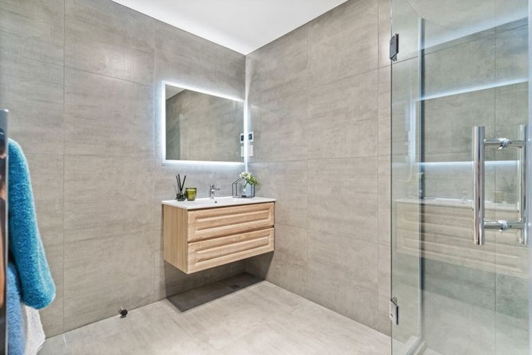 Photo of property in 1/38 Manuka Road, Glenfield, Auckland, 0629