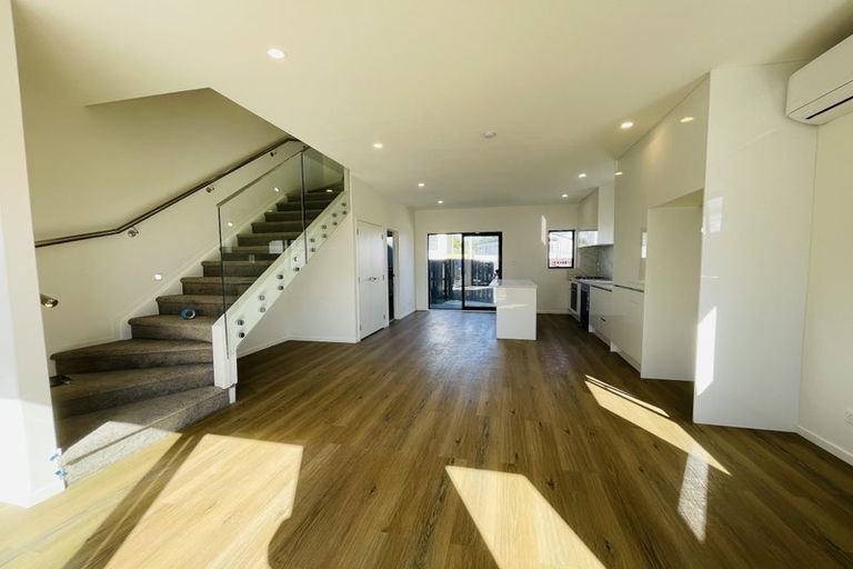 Photo of property in 42b Crestview Rise, Papakura, 2110