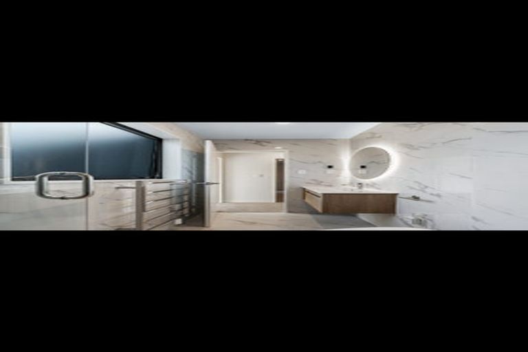 Photo of property in 2/6 Woodhouse Place, West Harbour, Auckland, 0618