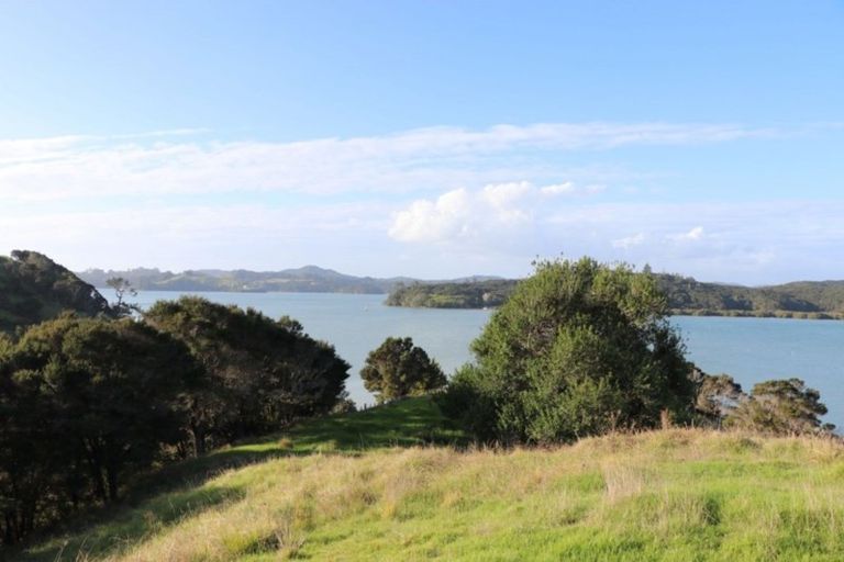 Photo of property in 68 Ranui Road, Karetu, 0283