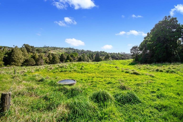 Photo of property in 28 Griggs Road, Whitford, Howick, 2571