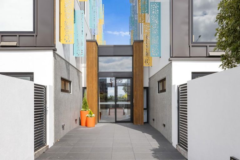 Photo of property in Frank Sargeson Apts, 1/74g Anzac Street, Takapuna, Auckland, 0622