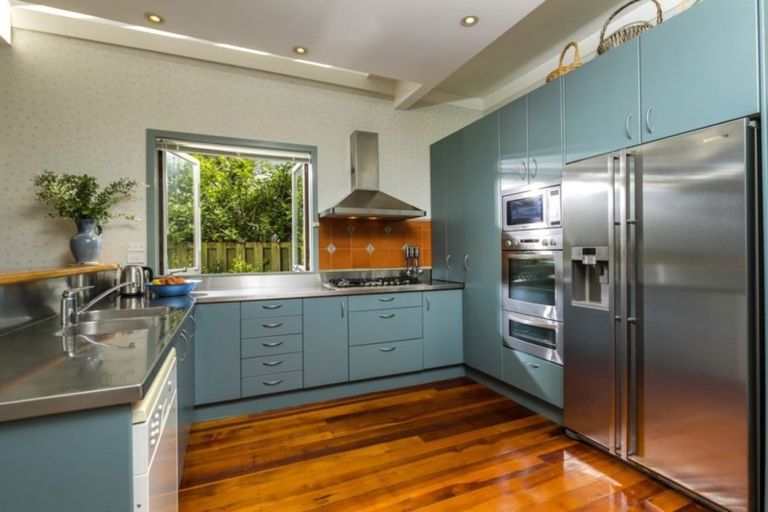 Photo of property in 122 Vauxhall Road, Narrow Neck, Auckland, 0624