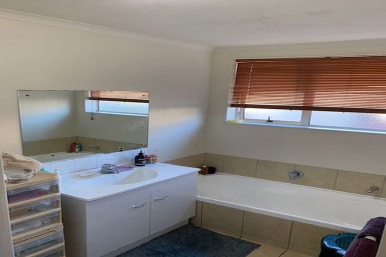 Photo of property in 20 Ranch Place, Pukekohe, 2120