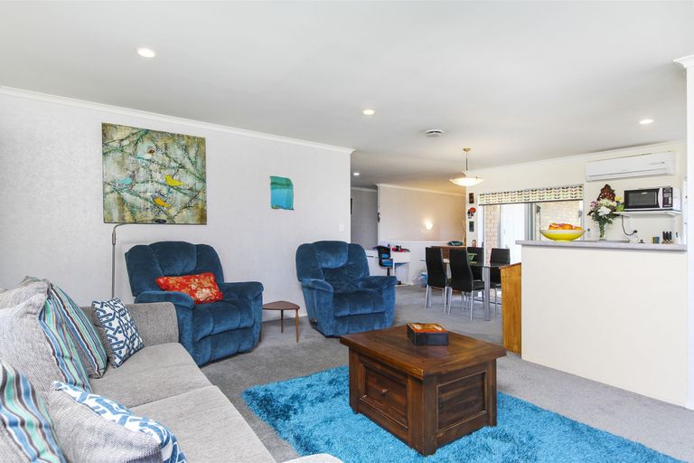 Photo of property in 62 Garton Drive, Massey, Auckland, 0614