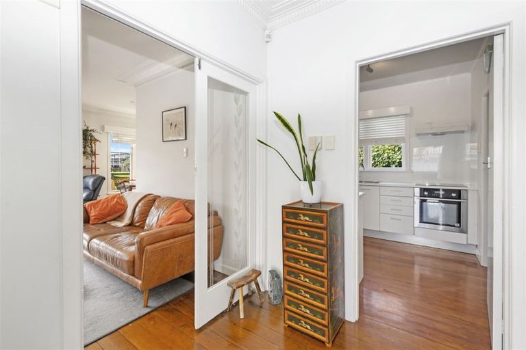 Photo of property in 1/2 Yeovil Road, Te Atatu Peninsula, Auckland, 0610