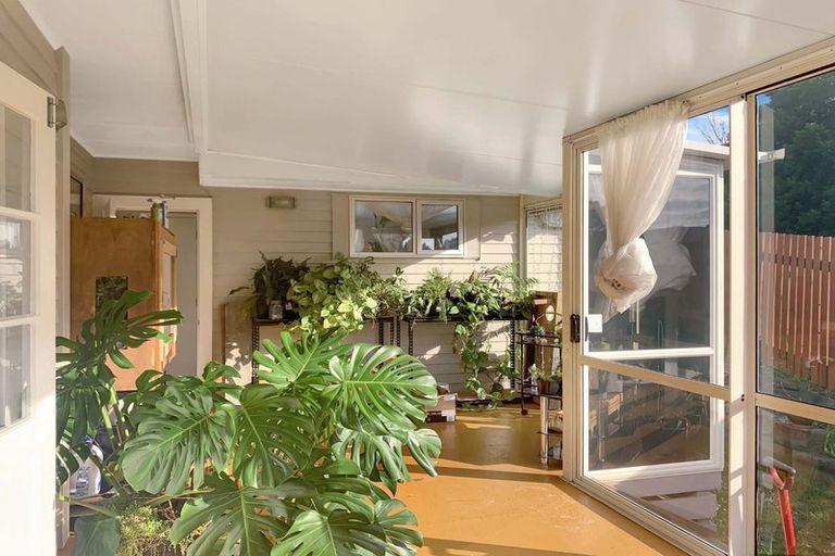 Photo of property in 83 Mark Avenue, Paparangi, Wellington, 6037