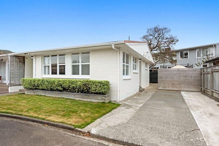 Photo of property in 1a Saulbrey Grove, Woburn, Lower Hutt, 5010