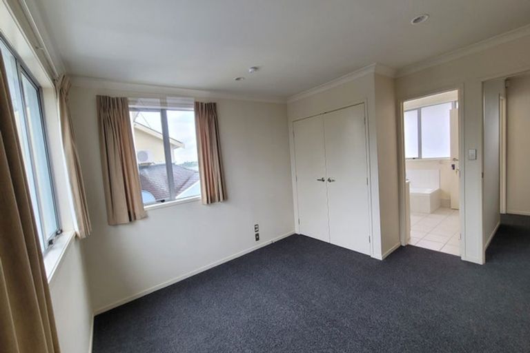 Photo of property in 11l Clearwater Cove, West Harbour, Auckland, 0618