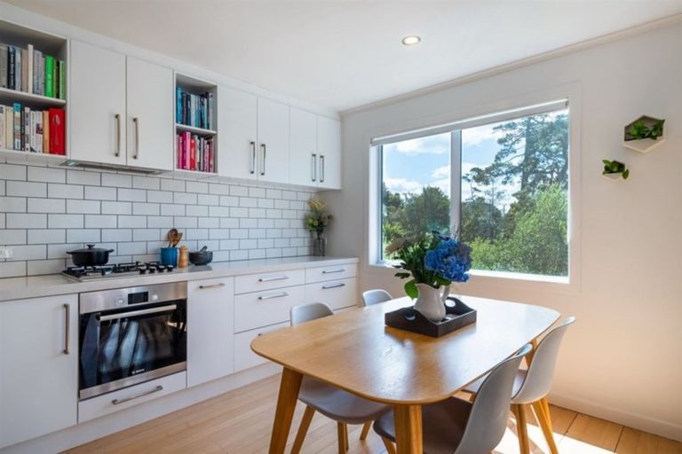 Photo of property in 40 Verran Road, Birkdale, Auckland, 0626