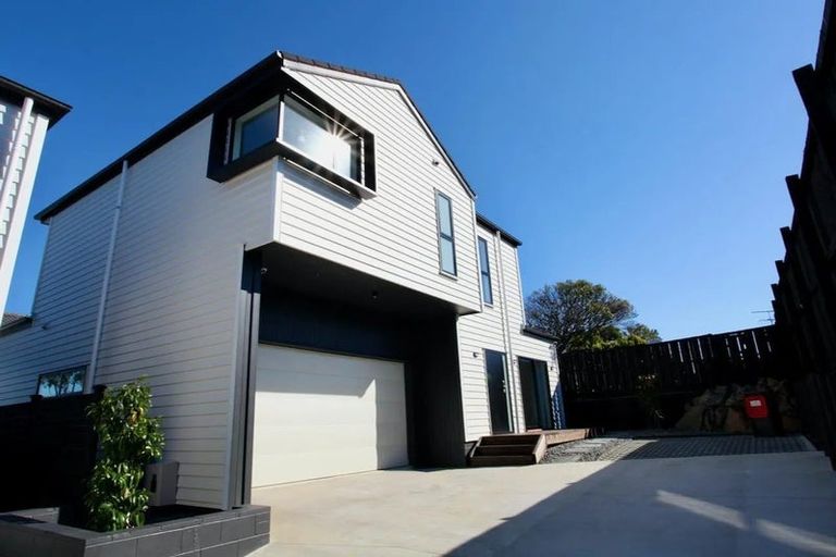 Photo of property in 10b Kurnell Drive, Botany Downs, Auckland, 2010