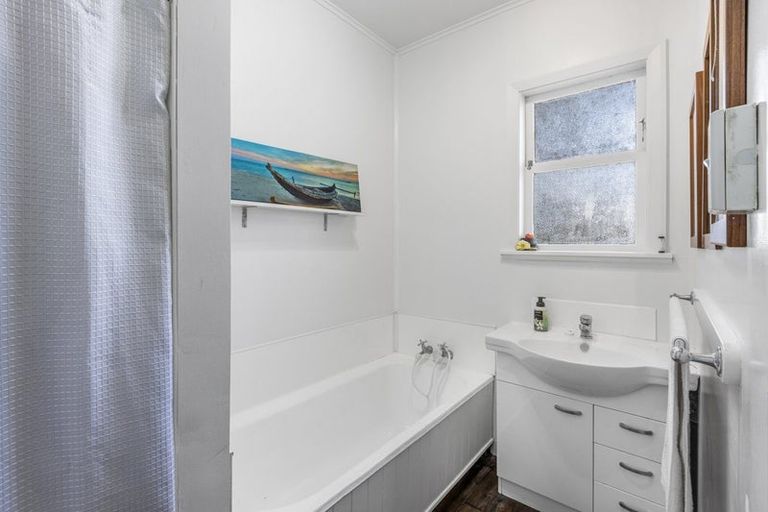 Photo of property in 35 Holland Street, Avonside, Christchurch, 8061