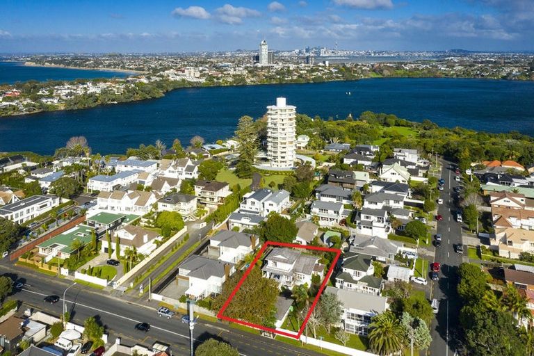 Photo of property in 98 Kitchener Road, Milford, Auckland, 0620