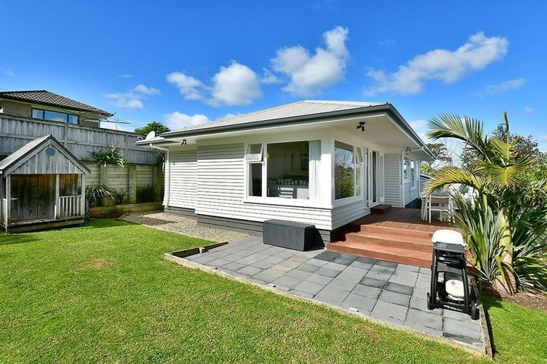 Photo of property in 2 Carento Way, Stanmore Bay, Whangaparaoa, 0932