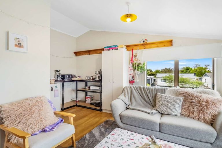 Photo of property in 8 Chelwood Street, Takaro, Palmerston North, 4412