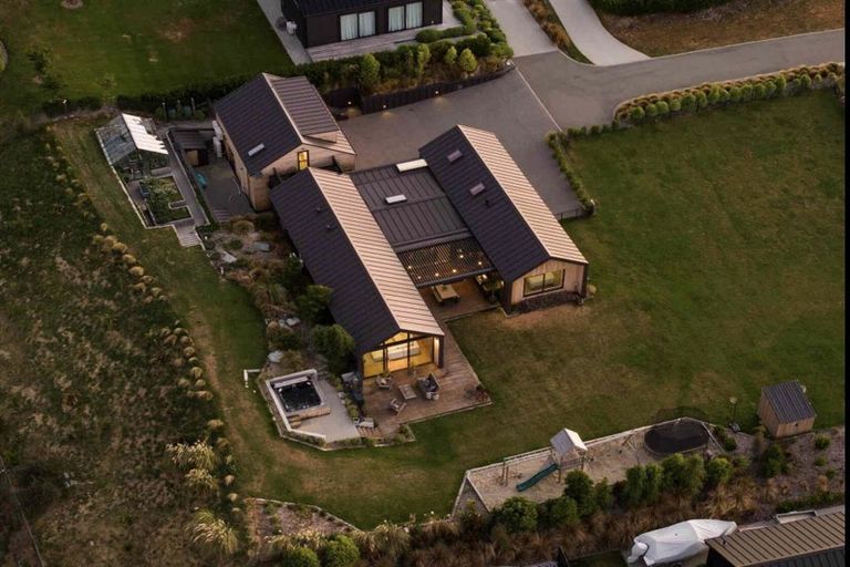 Photo of property in 6 Stockyard Lane, Jacks Point, Queenstown, 9371