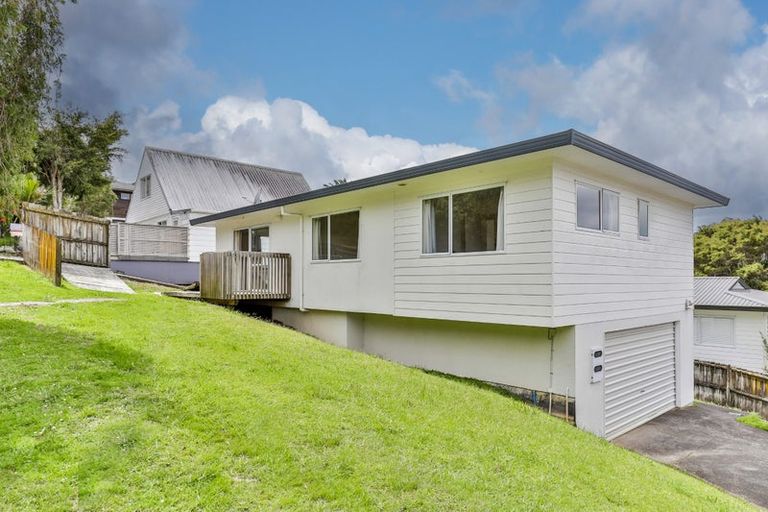 Photo of property in 2/28 Witheford Drive, Bayview, Auckland, 0629