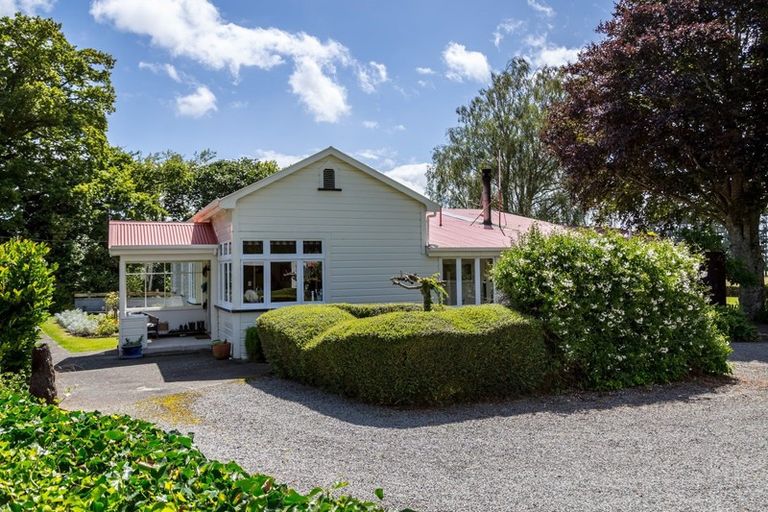 Photo of property in 977 Kakariki Road, Eketahuna, 4995