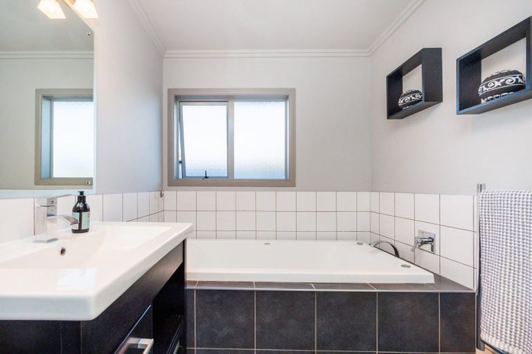 Photo of property in 12 Liberty Grove, Kelvin Grove, Palmerston North, 4414