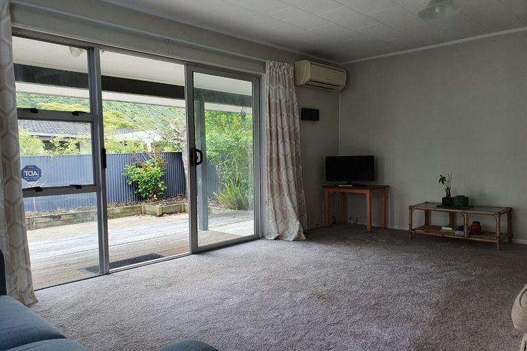 Photo of property in 1/9 Gemstone Drive, Birchville, Upper Hutt, 5018