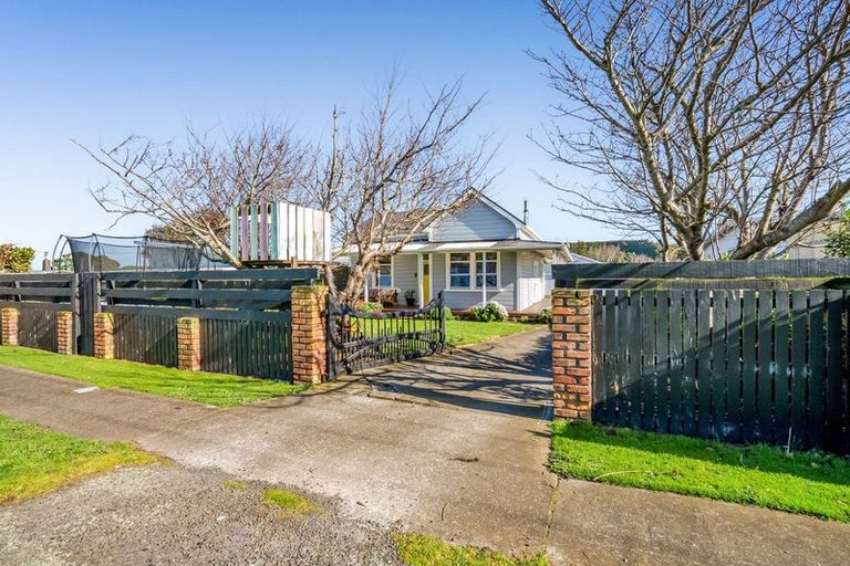 Photo of property in 2 Ohawe Terrace, Ohawe, Hawera, 4671