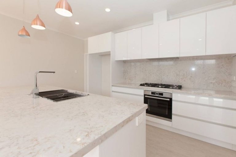 Photo of property in 9 Davey Crescent, Orewa, 0931