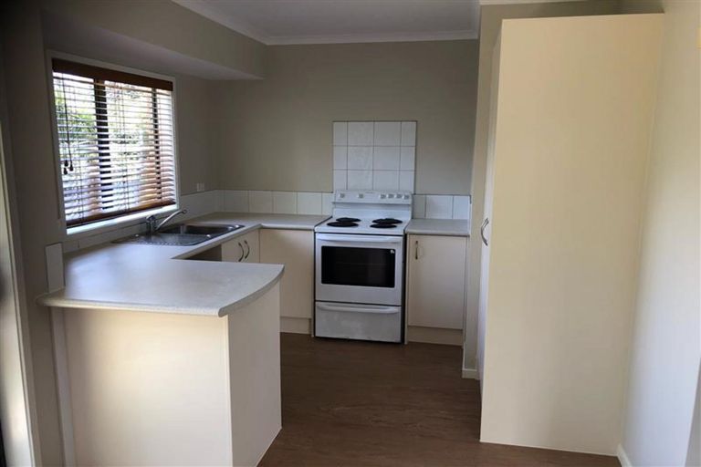 Photo of property in 55 Sabulite Road, Kelston, Auckland, 0602