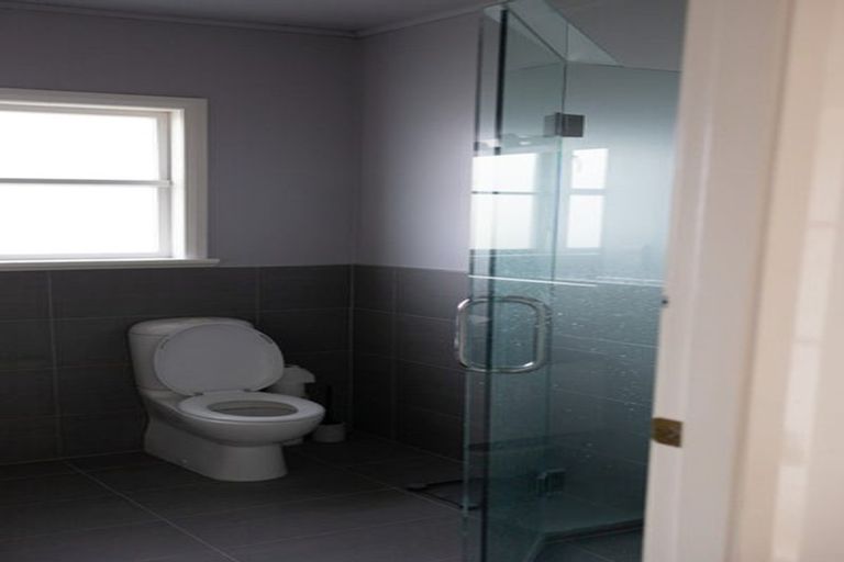 Photo of property in 1/27 Huka Road, Birkenhead, Auckland, 0626