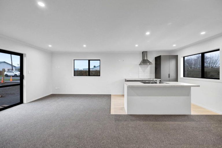 Photo of property in 2 Chute Street, Normanby, Hawera, 4614