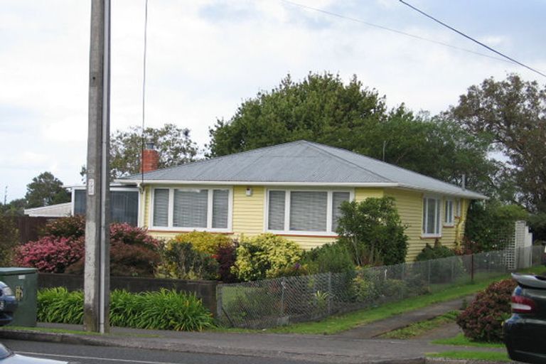 Photo of property in 76 Matipo Road, Te Atatu Peninsula, Auckland, 0610