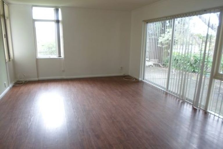 Photo of property in 1/198 Onewa Road, Birkenhead, Auckland, 0626