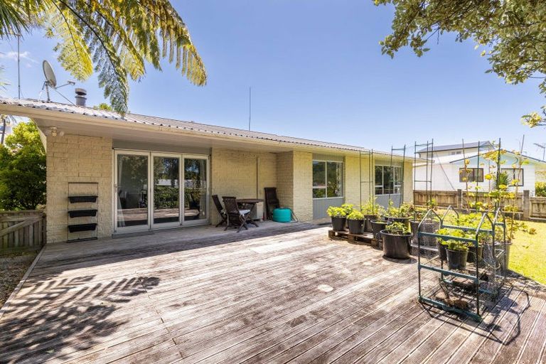 Photo of property in 2 Te Ngaere Place, Merrilands, New Plymouth, 4312