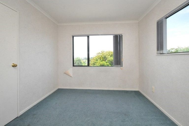 Photo of property in 9 Breenagh Place, Massey, Auckland, 0614