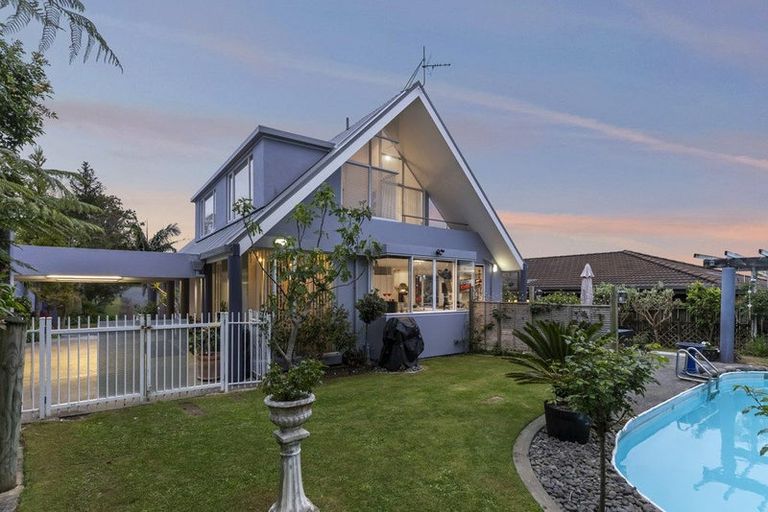 Photo of property in 8 Lingham Crescent, Torbay, Auckland, 0630