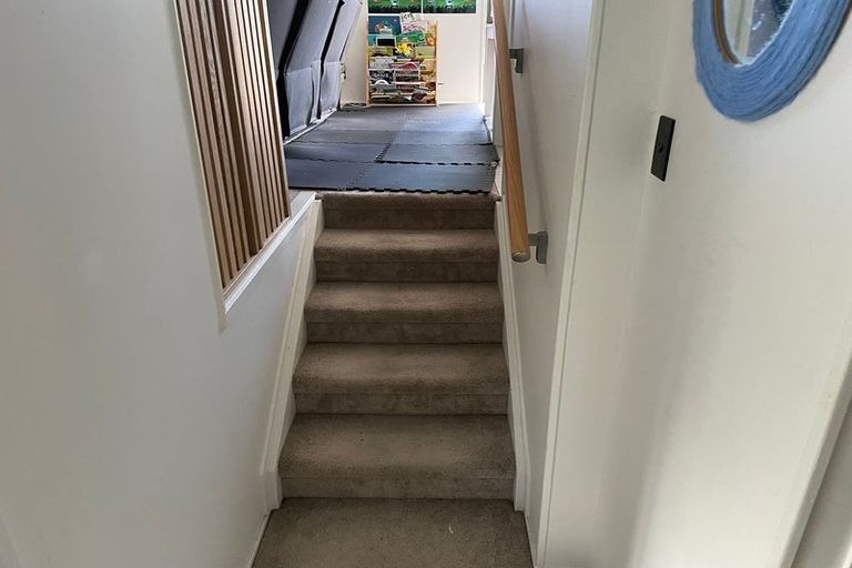 Photo of property in 42 Holyoake Place, Chatswood, Auckland, 0626