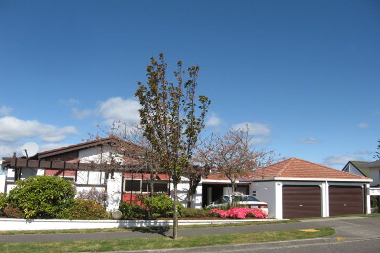 Photo of property in 2/10 Kinder Street, Acacia Bay, Taupo, 3330