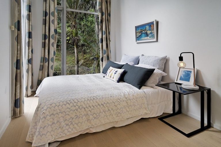 Photo of property in 39 Warner Park Avenue, Laingholm, Auckland, 0604