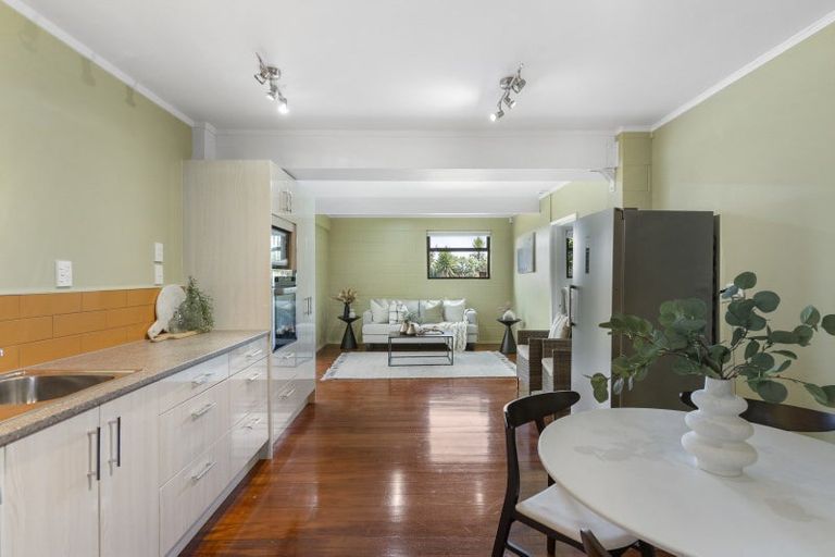 Photo of property in 55 St Annes Crescent, Wattle Downs, Auckland, 2103